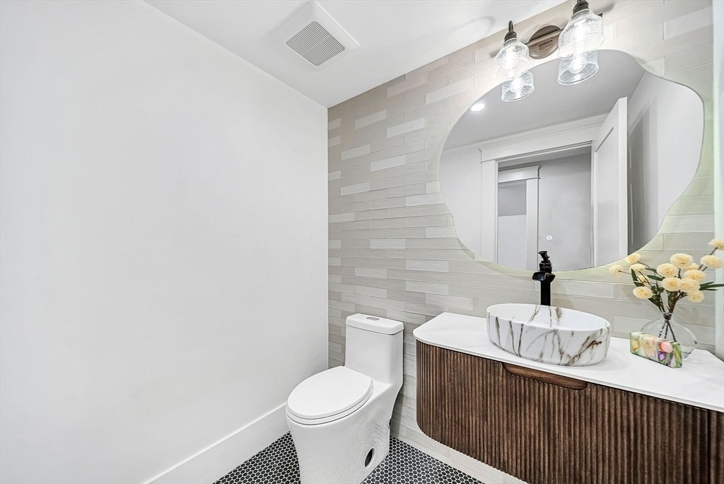 House in Needham, Massachusetts, United States 5 - 18133163