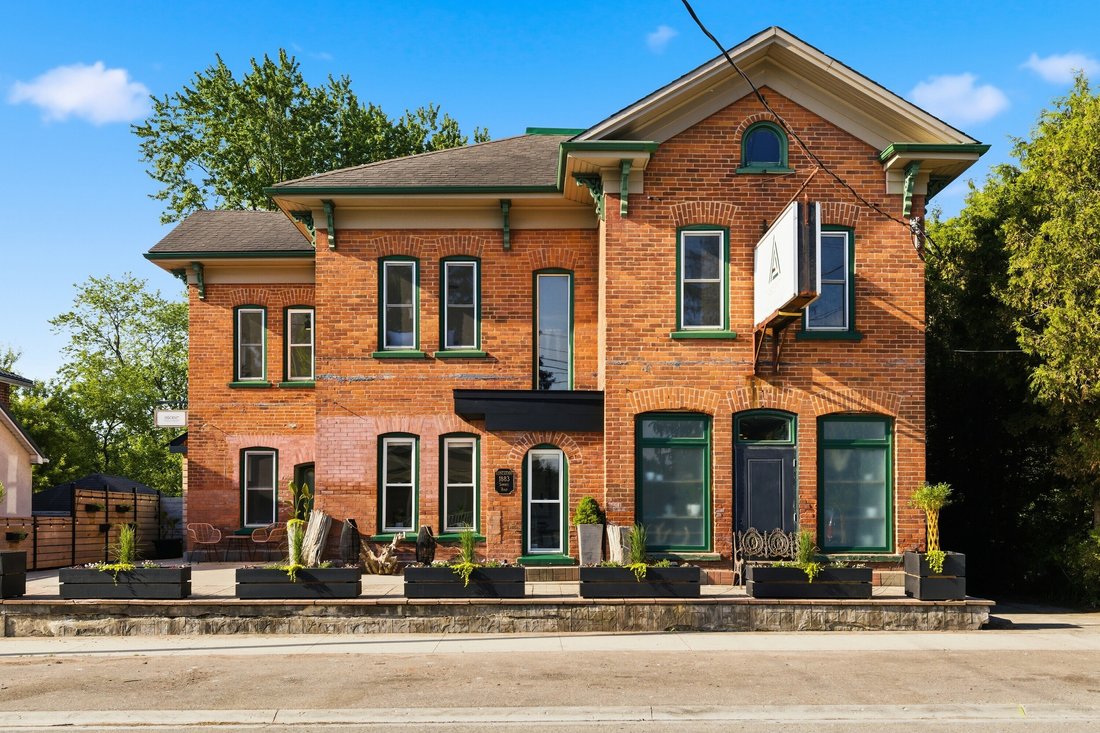 House in Waterloo, Ontario, Canada 2 - 18130479