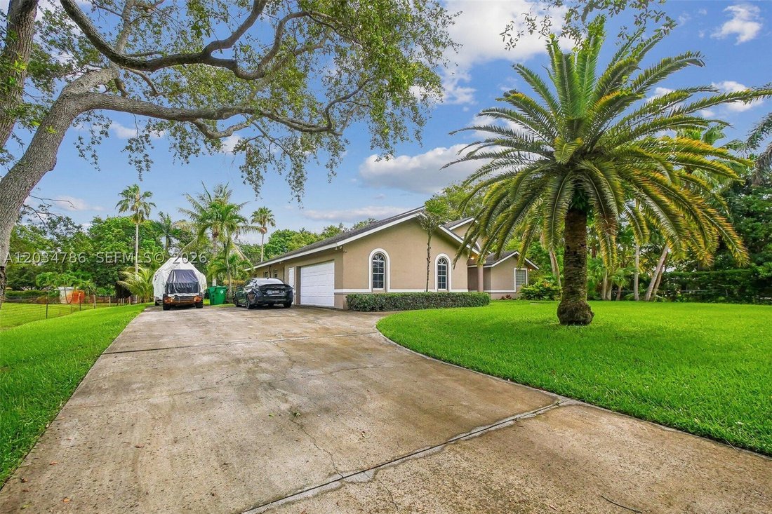 House in Davie, Florida, United States 3 - 18132902