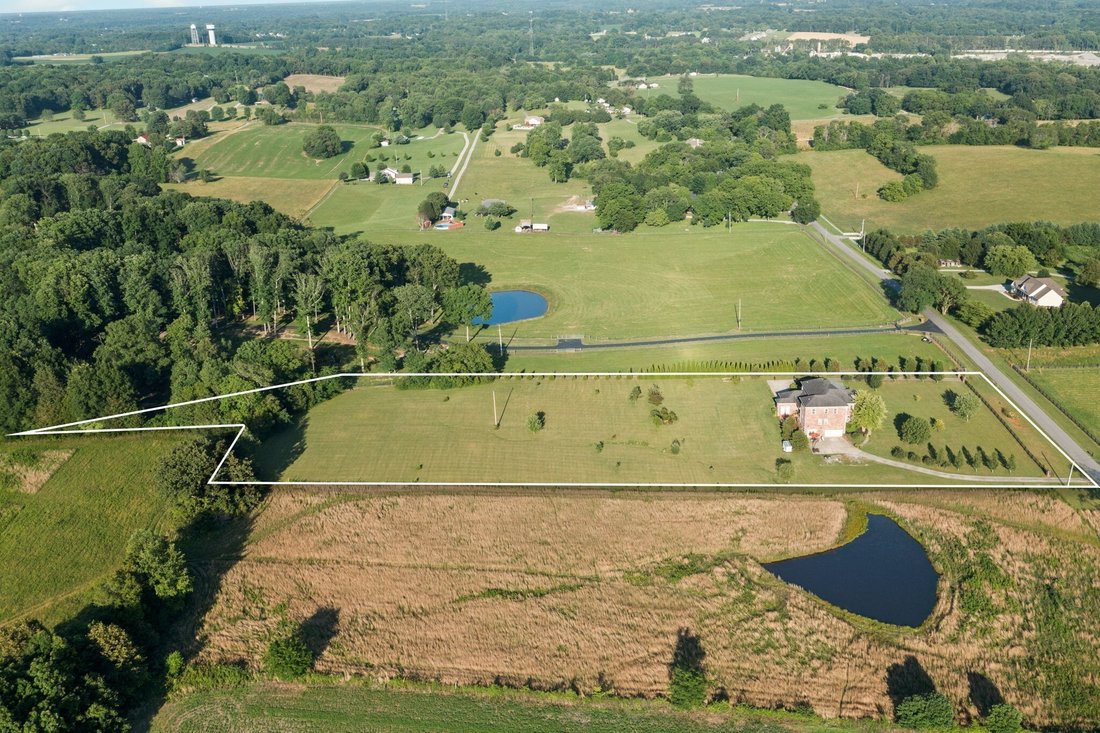 House in Cross Plains, Tennessee, United States 2 - 18127624