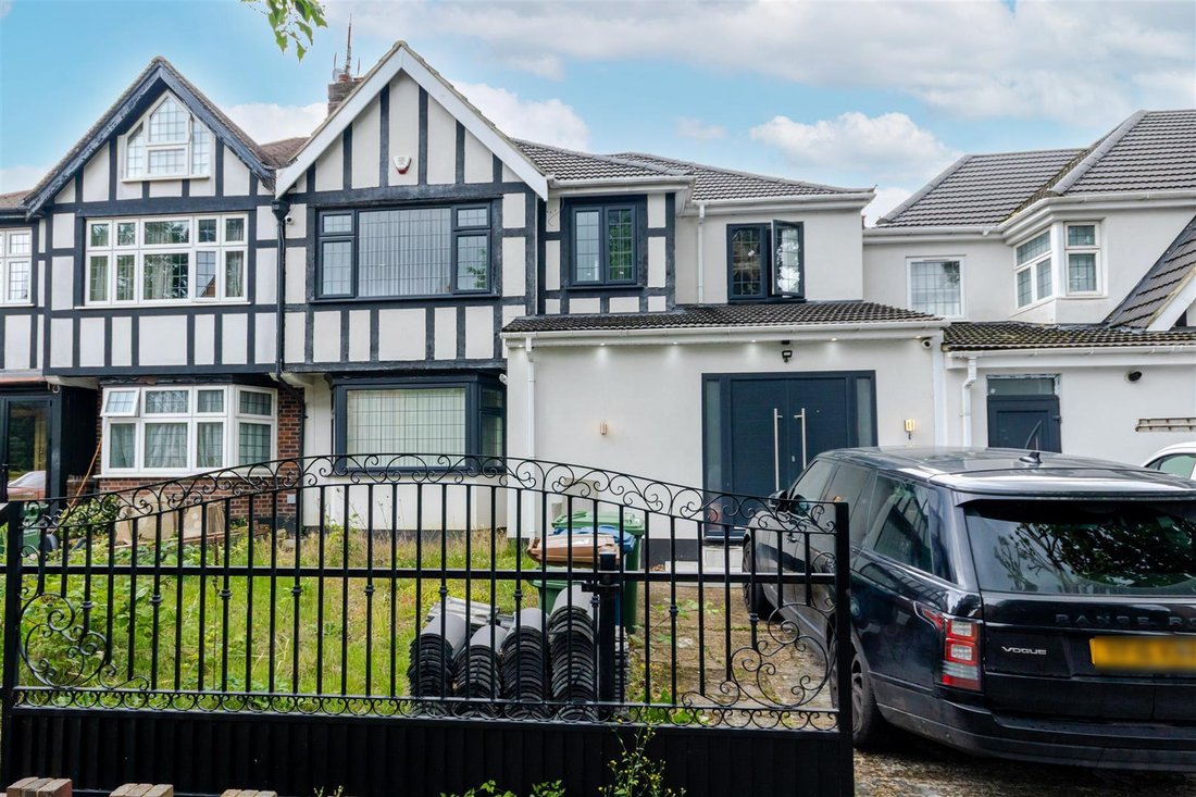 House in Westfield Park, Harrow, England 1 - 18131482