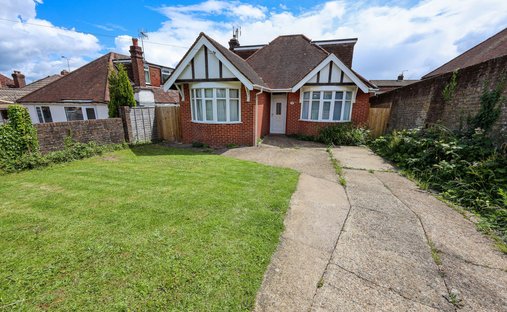 Bungalow in Burgess Hill, England 1