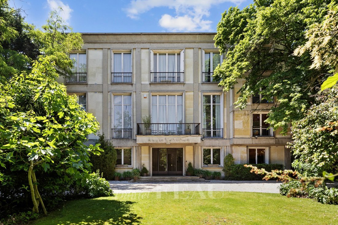 Estate in Buzenval, Garches, France 2 - 18130302