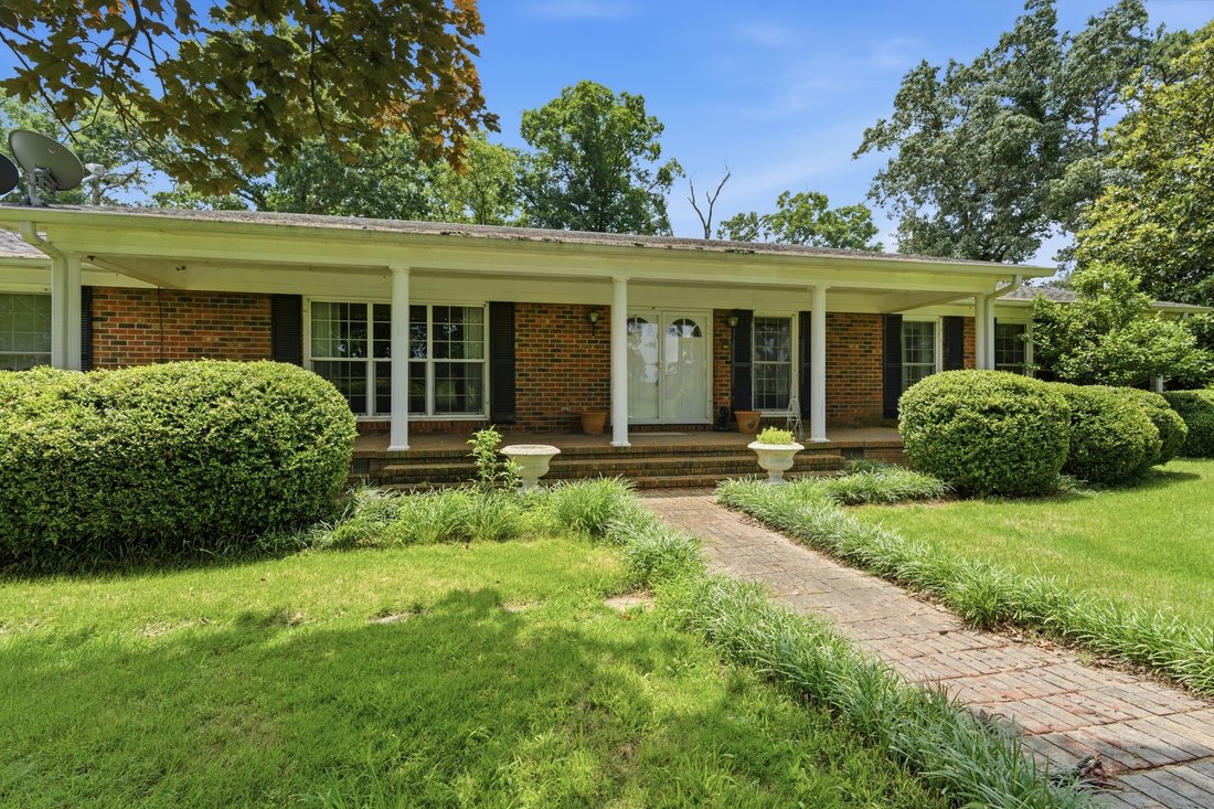 House in Section, Alabama, United States 2 - 18130907
