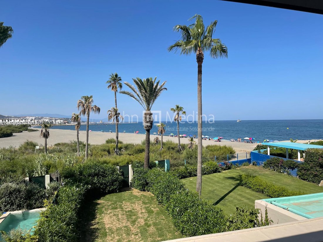 Townhouse in Sotogrande, San Roque, Andalusia 1 - 18127636