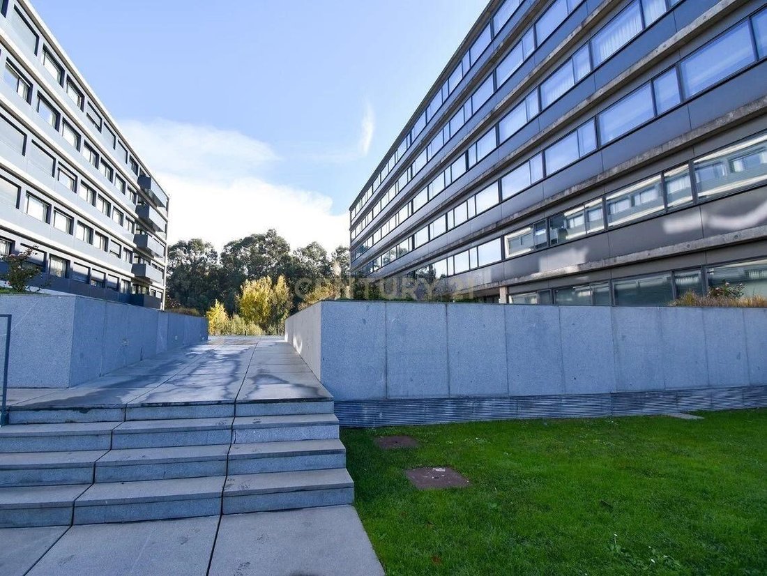 Apartment in Mafamude e Vilar do Paraiso, Porto District, Portugal 2 - 18129927
