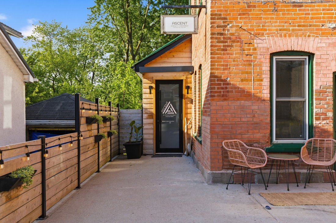 House in Waterloo, Ontario, Canada 5 - 18130479