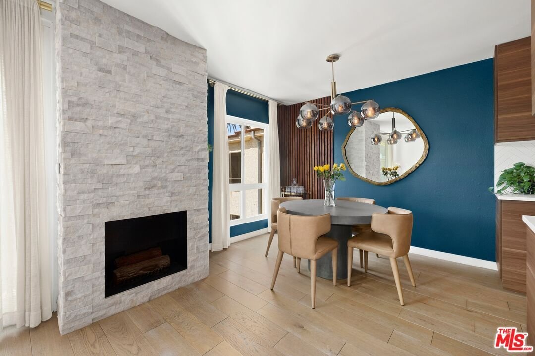 Los Angeles, California, United States 3 - 18129760