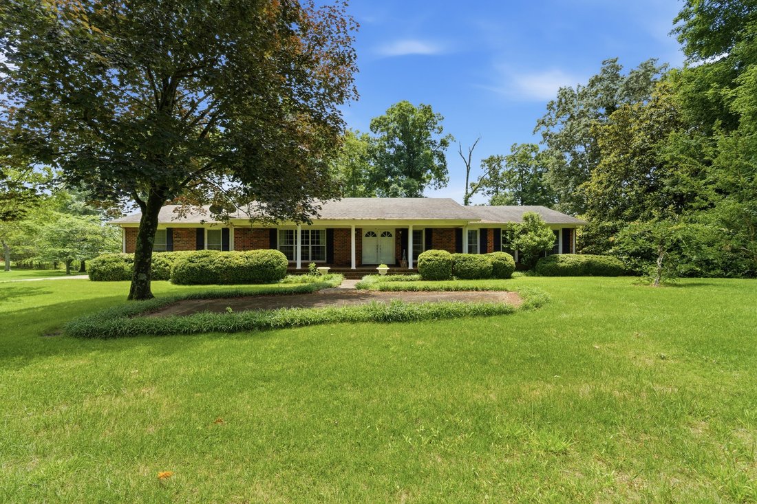 House in Section, Alabama, United States 1 - 18130907