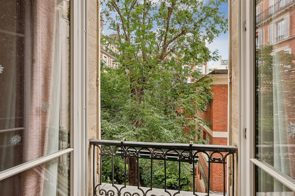 Apartment in Gros Caillou, Paris 7e Arrondissement, Paris 4 - 18130107