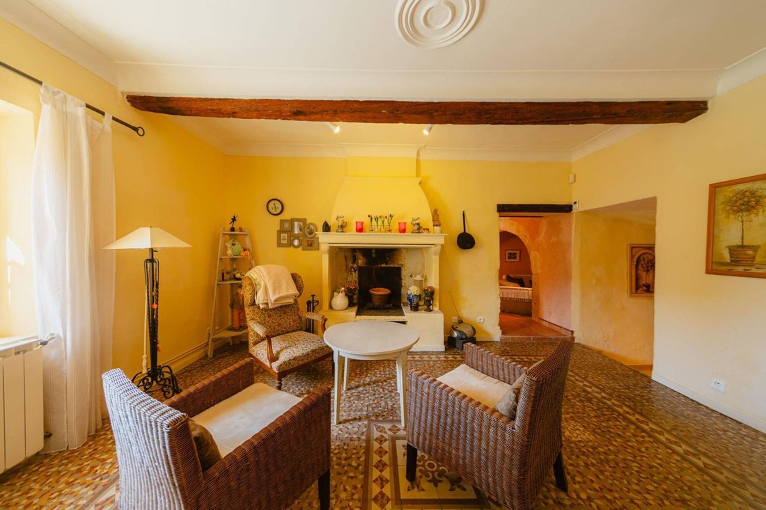 Maison à Robion, Provence-Alpes-Côte d'Azur, France 4 - 18128027
