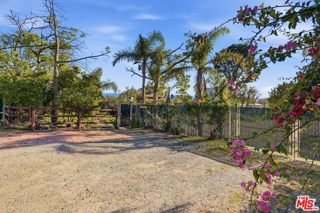 Land in Malibu, California, United States 2 - 17966999