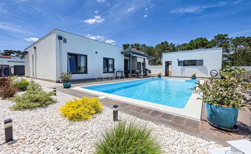 Villa in Azeitao (Sao Lourenco e Sao Simao), Setubal, Portugal 1