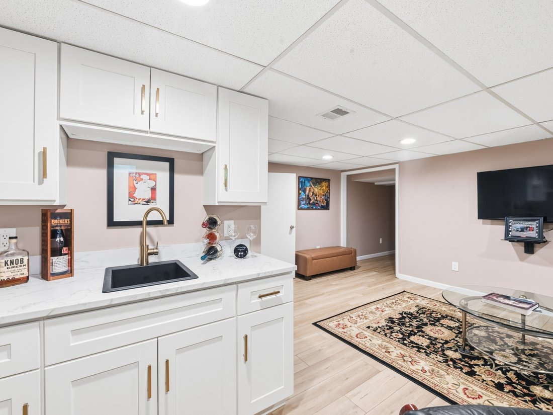 House in Port Washington, New York, United States 4 - 18040006