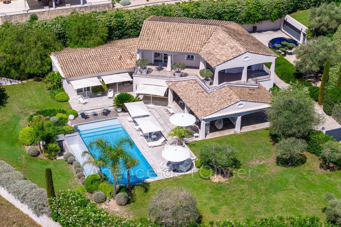 Villa in Le Rouret, Provence-Alpes-Côte d'Azur, France 1 - 18129875