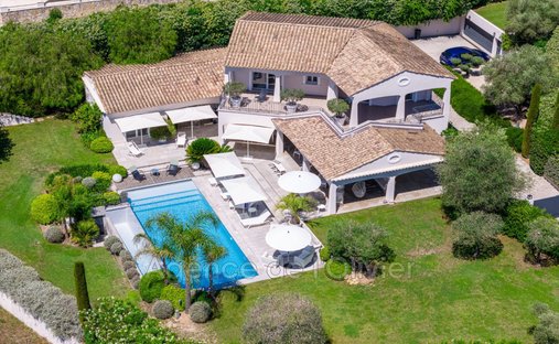 Villa in Le Rouret, Provence-Alpes-Côte d'Azur, France 1