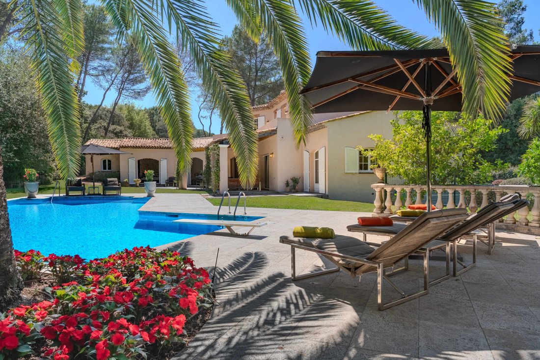 House in Mougins, Provence-Alpes-Côte d'Azur, France 4 - 17602541
