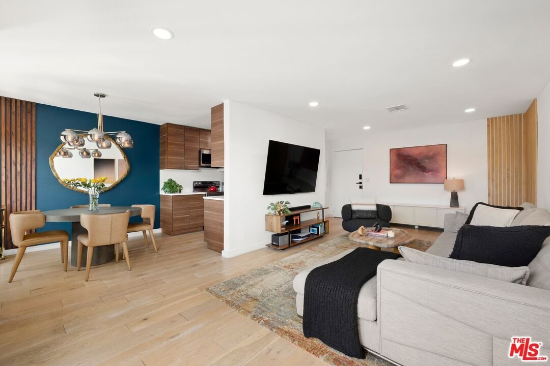 Los Angeles, California, United States 1 - 18129760