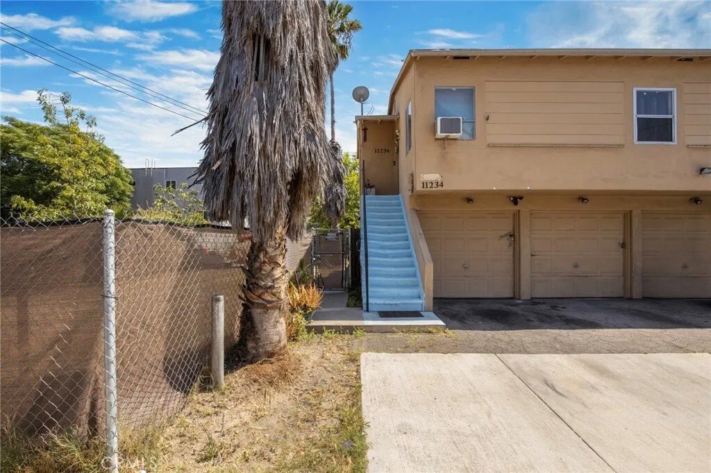 Los Angeles, California, United States 4 - 18127869