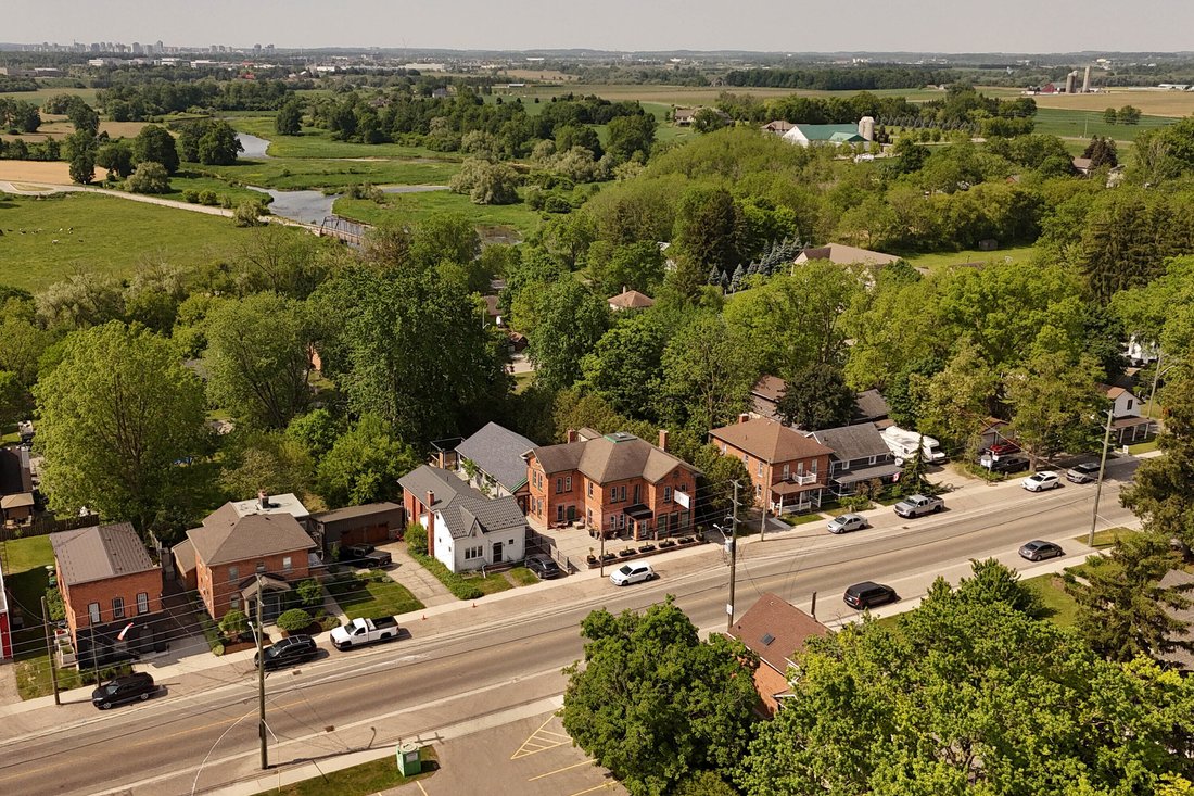 House in Waterloo, Ontario, Canada 4 - 18130479