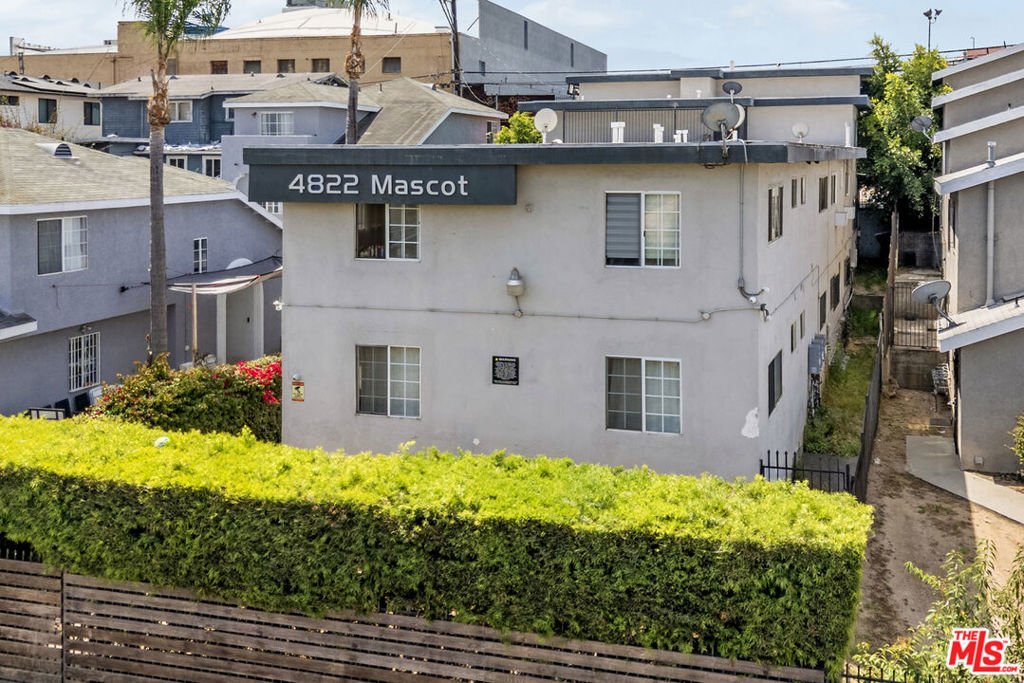 Los Angeles, California, United States 2 - 18132549