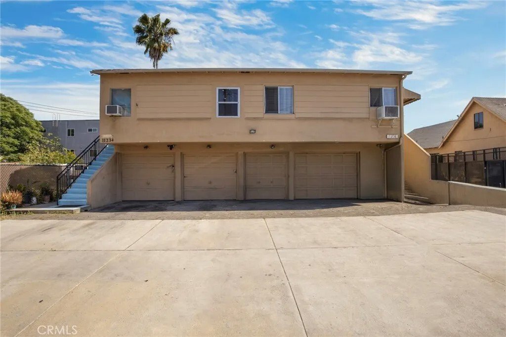 Los Angeles, California, United States 2 - 18127869