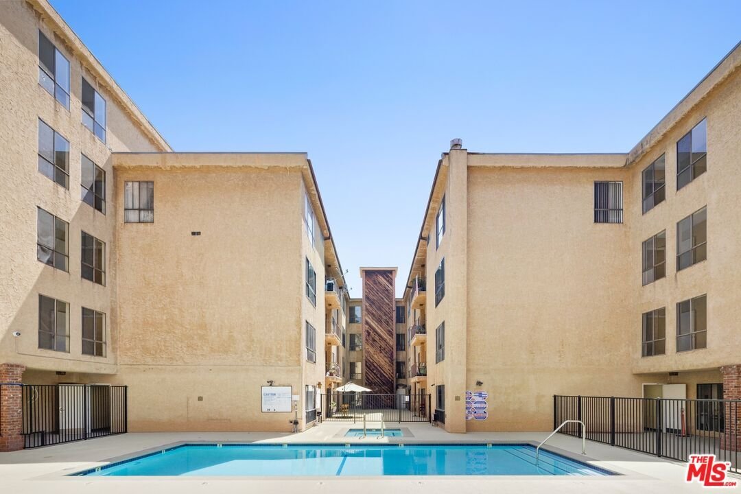 Los Angeles, California, United States 2 - 18129760