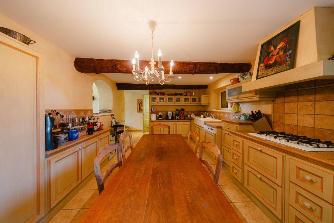 Maison à Robion, Provence-Alpes-Côte d'Azur, France 3 - 18128027