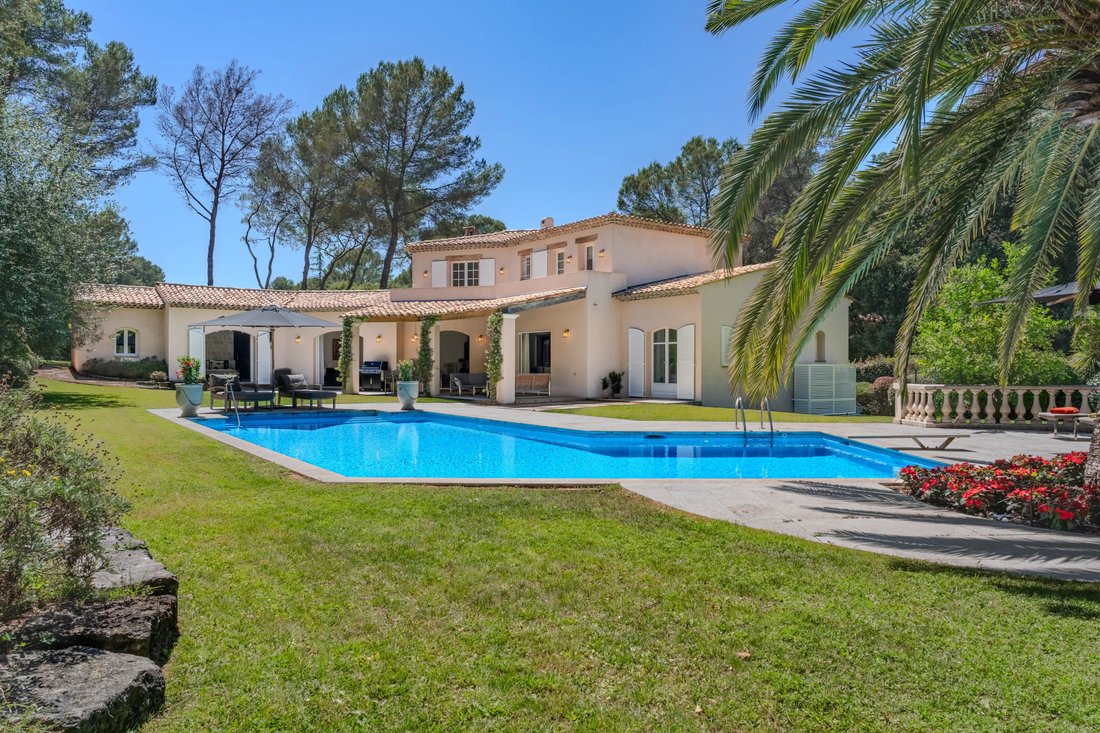 House in Mougins, Provence-Alpes-Côte d'Azur, France 1 - 17602541
