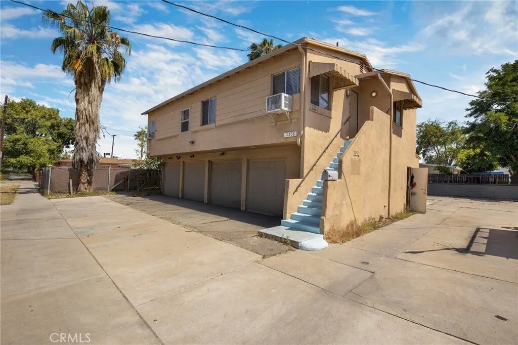 Los Angeles, California, United States 5 - 18127869