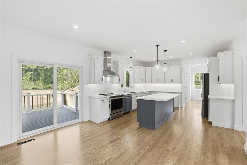 House in Dracut, Massachusetts, United States 5 - 18129491