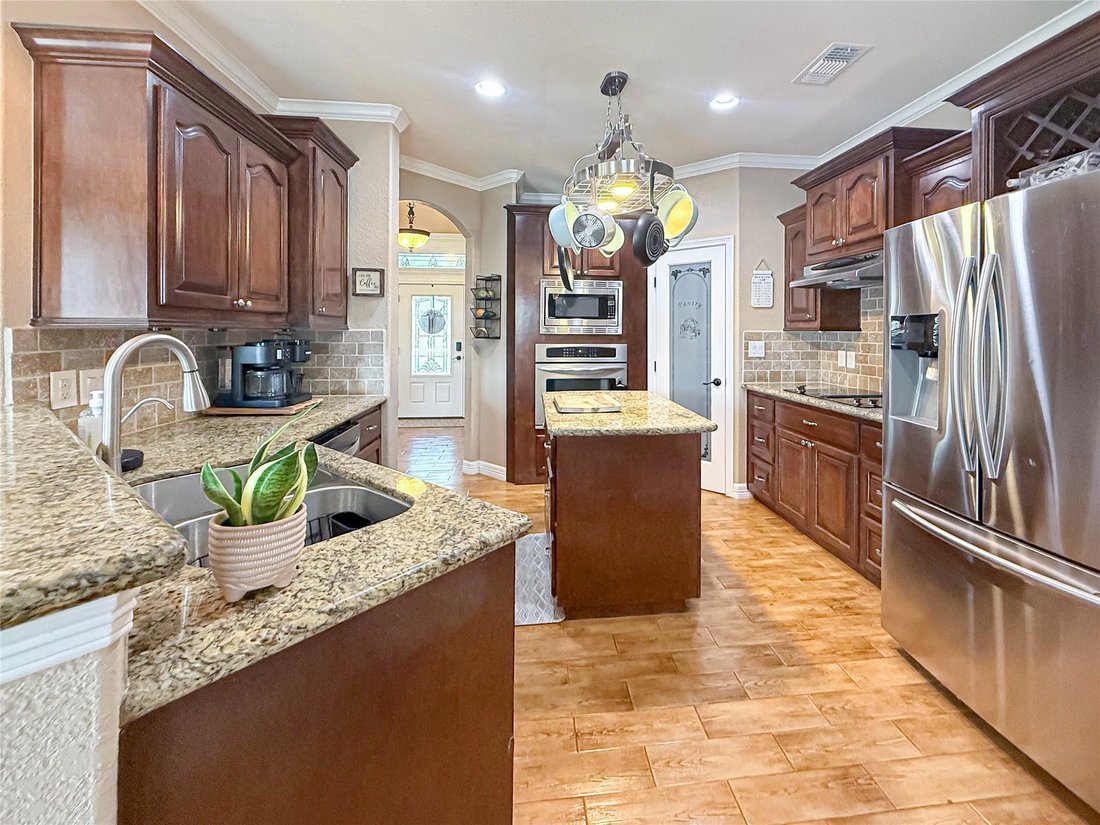 House in Angleton, Texas, United States 3 - 18128232