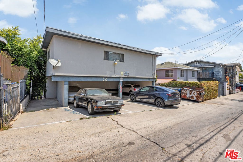 Los Angeles, California, United States 5 - 18132549