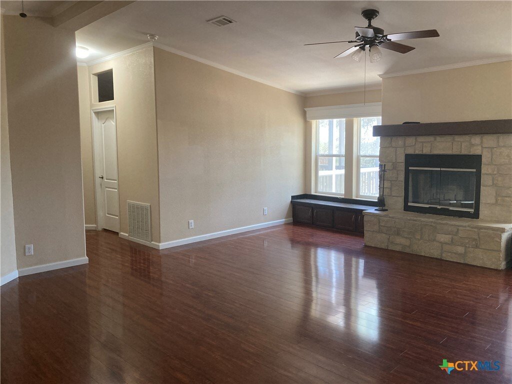 San Marcos, Texas, United States 5 - 18132375