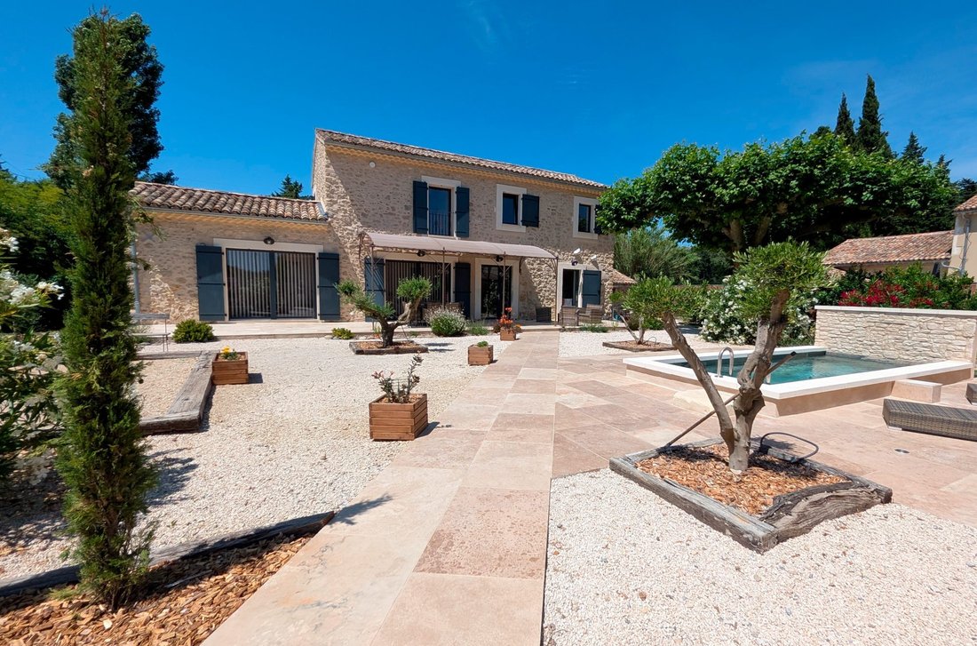 Country House in Cheval-Blanc, Provence-Alpes-Côte d'Azur, France 2 - 18138641