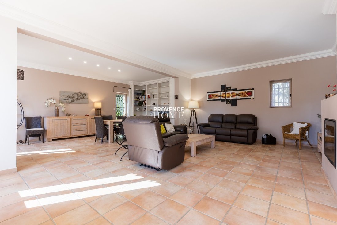 Estate in Gordes, Provence-Alpes-Côte d'Azur, France 5 - 18130691