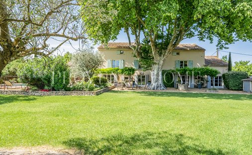 Estate in La Ville, L'Isle-sur-la-Sorgue, France 1