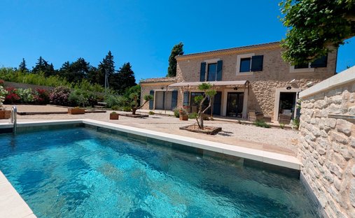 Country House in Cheval-Blanc, Provence-Alpes-Côte d'Azur, France 1