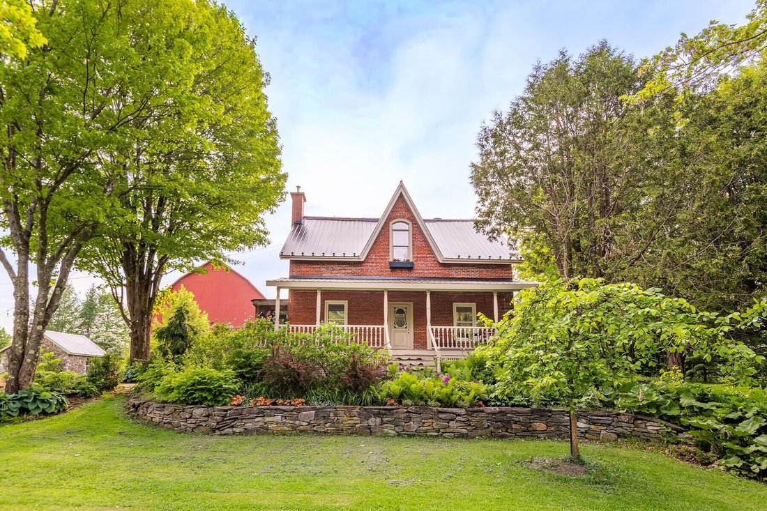 House in West Bolton, Quebec, Quebec, Canada 1 - 17368255