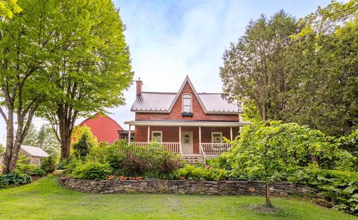 House in West Bolton, Quebec, Quebec, Canada 1