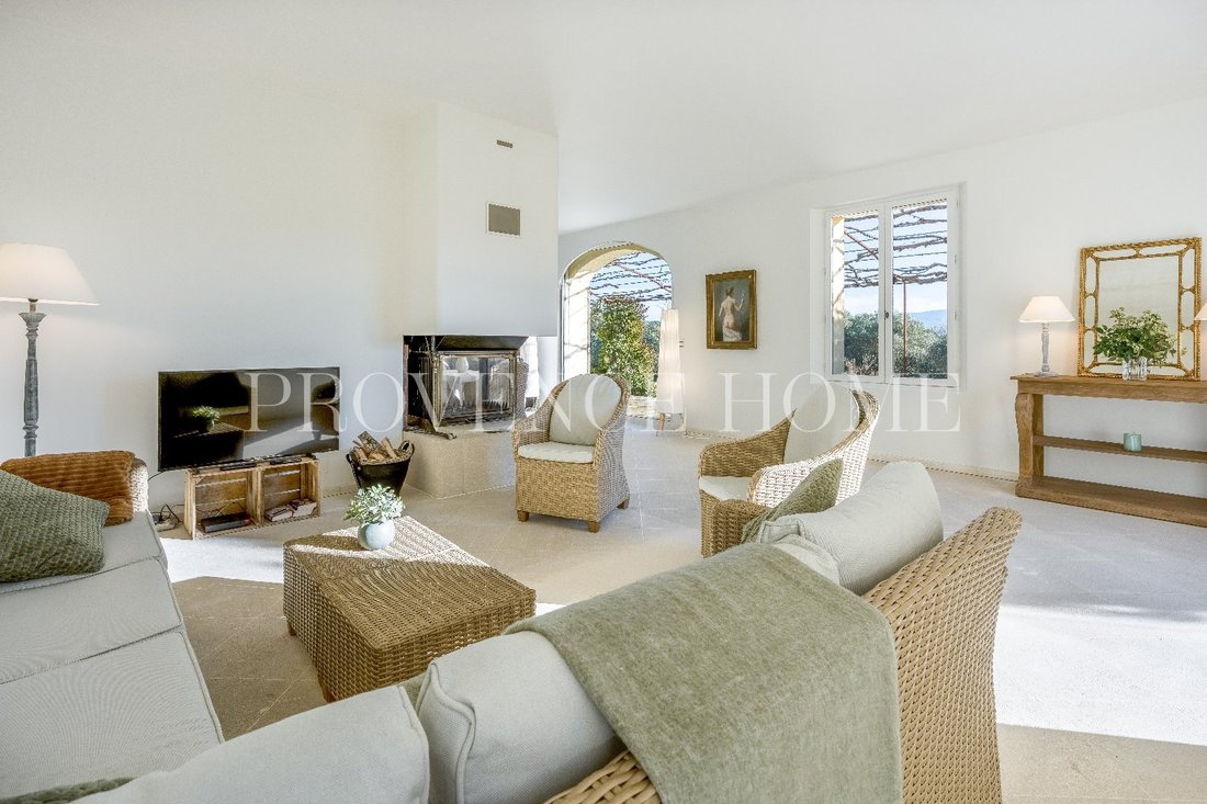 Estate in Gordes, Provence-Alpes-Côte d'Azur, France 4 - 18130826
