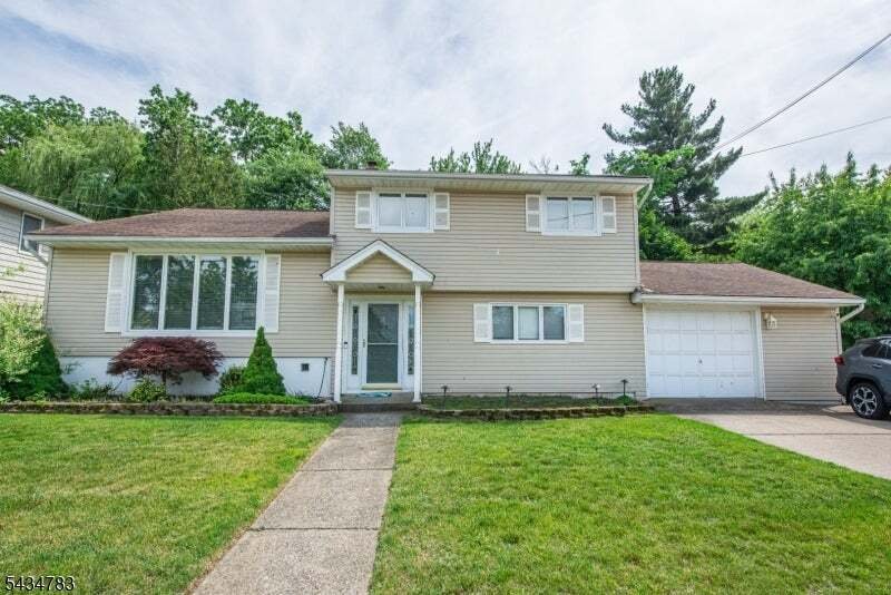 House in Totowa, New Jersey, United States 1 - 18134090