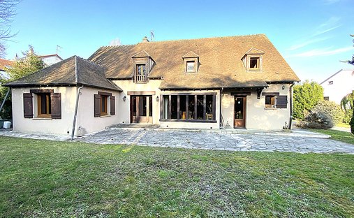 Villa in Percy Schneider, Clamart, France 1