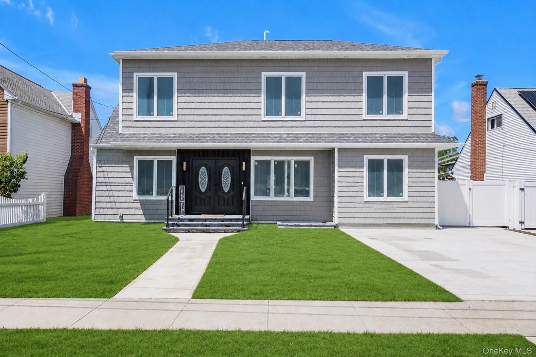 House in Hicksville, New York, United States 1 - 18131632