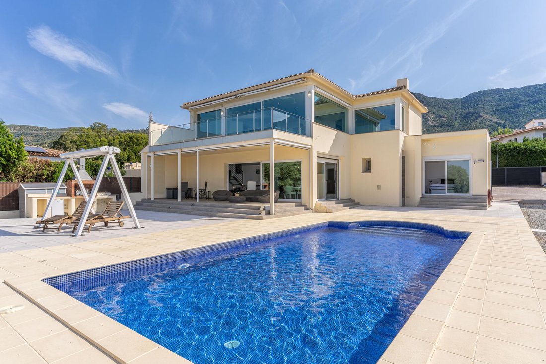 Villa in Palau-saverdera, Catalonia, Spain 2 - 18128238
