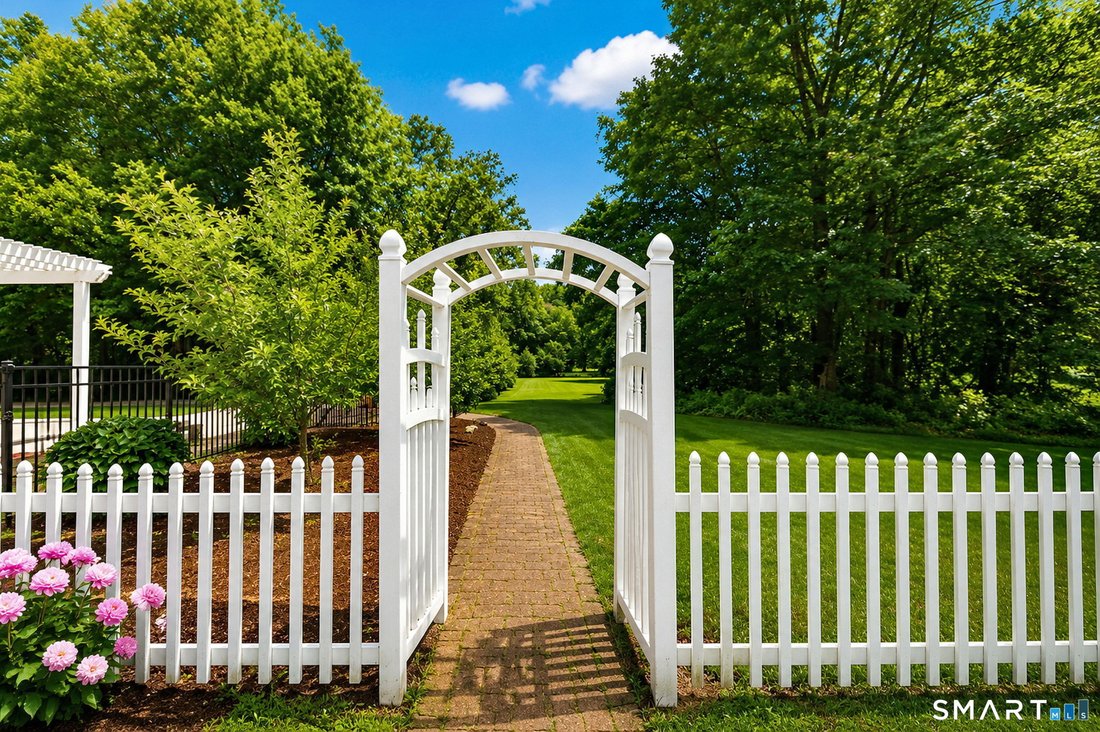 House in Milford, Connecticut, United States 3 - 18131147