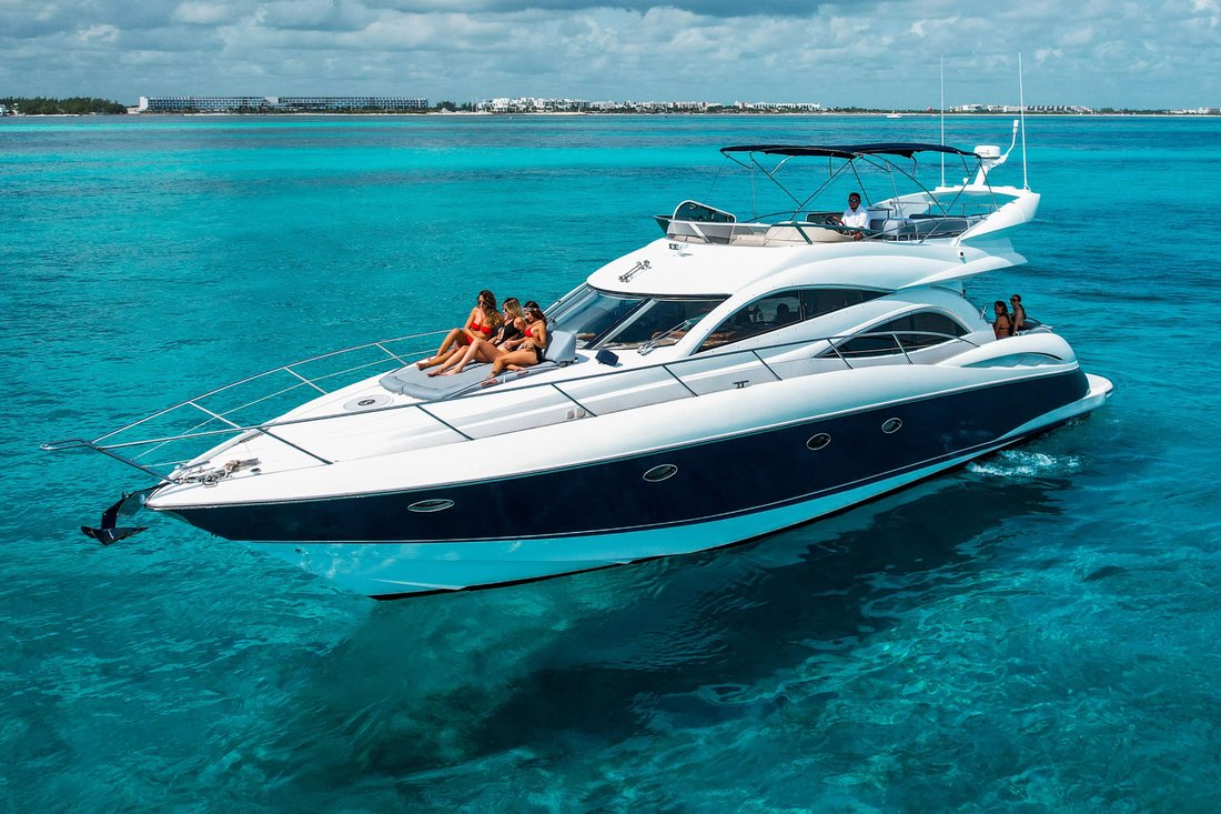 Cruiser in Mexico 1 - 17885400