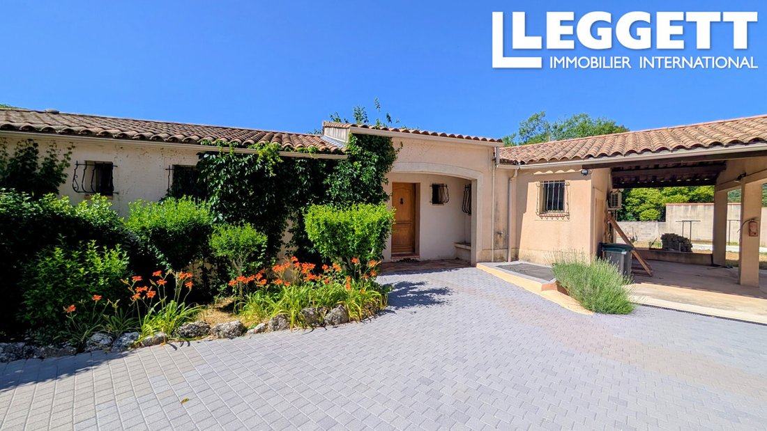 Villa in Cuges-les-Pins, Provence-Alpes-Côte d'Azur, France 3 - 18129781
