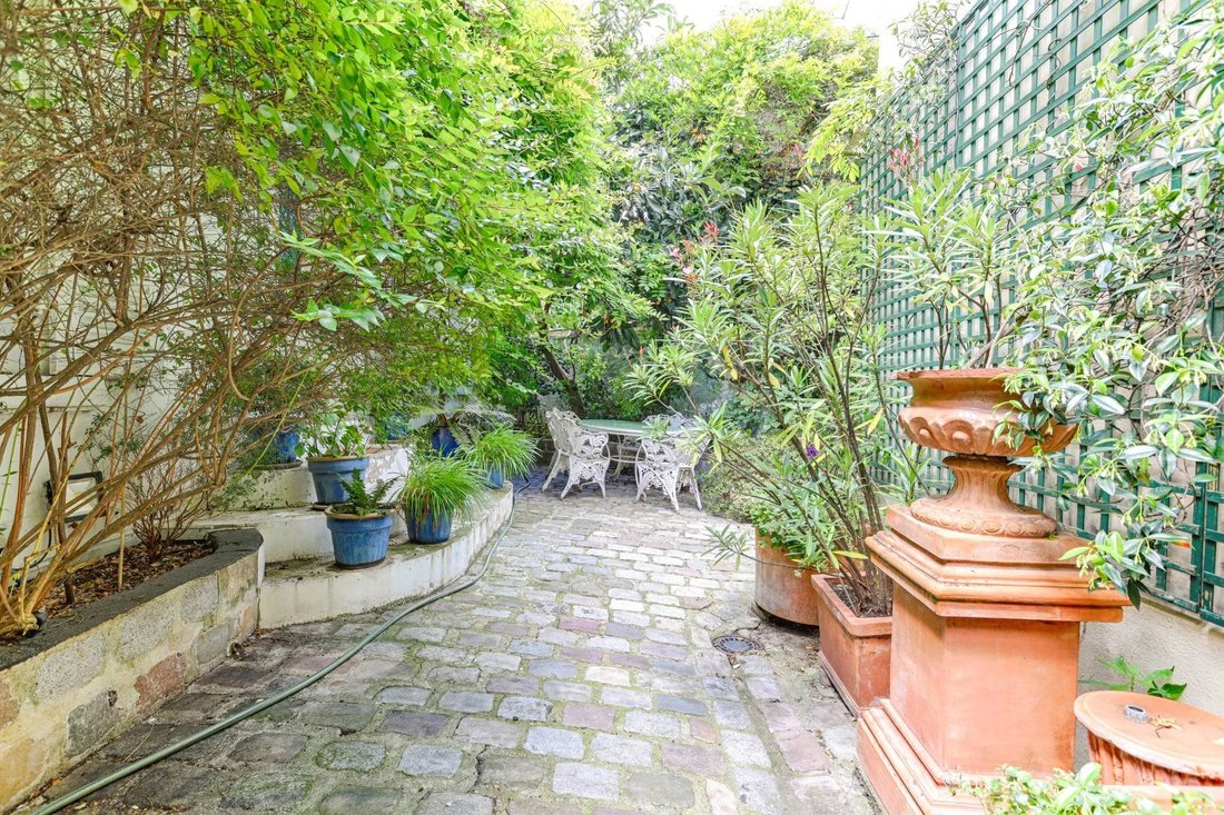 Apartment in Saint Philippe du Roule, Paris 8e Arrondissement, Paris 2 - 18132395
