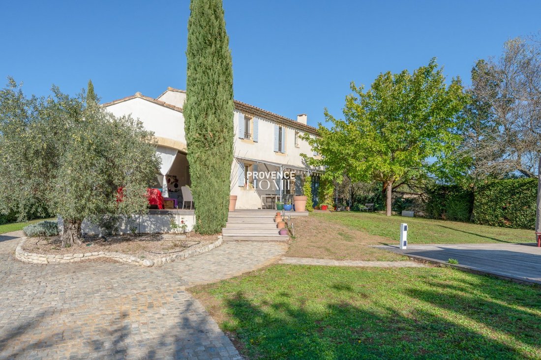 Estate in Cabrières-d'Avignon, Provence-Alpes-Côte d'Azur, France 2 - 18130794